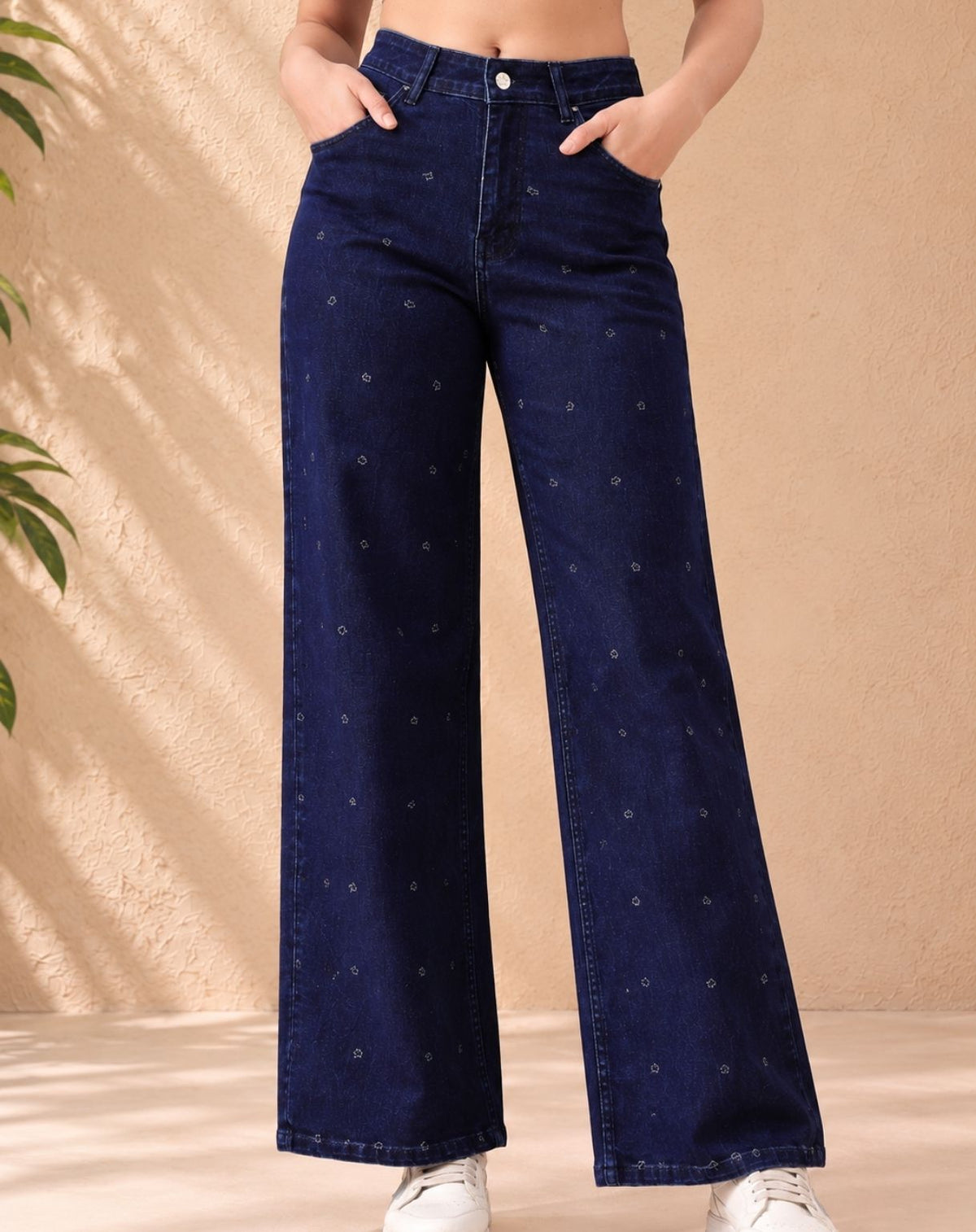 Women Blue Mid-Rise Straight Mid Embroidered Jeans