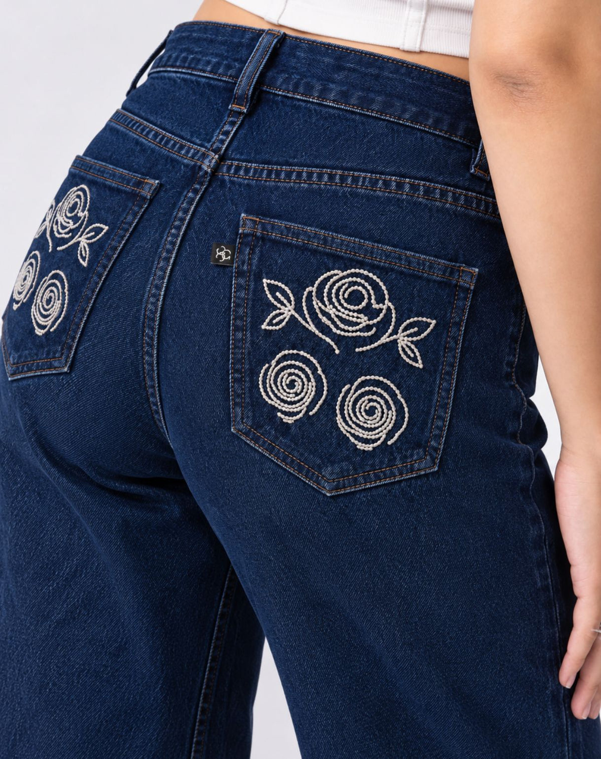 Women’s Blue Mid-Rise Straight Fit Jeans with Floral Embroidered Pockets