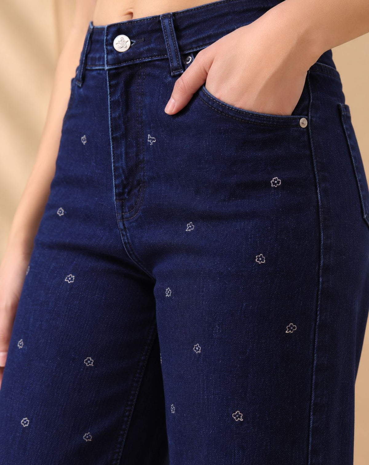 Women Blue Mid-Rise Straight Mid Embroidered Jeans