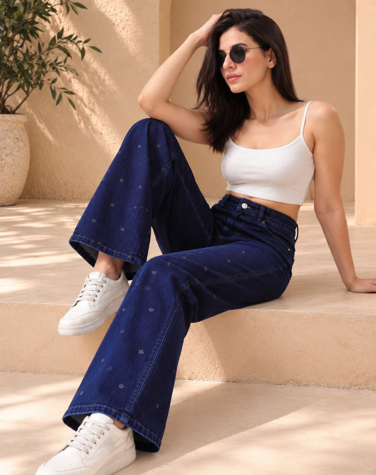Women Blue Mid-Rise Straight Mid Embroidered Jeans
