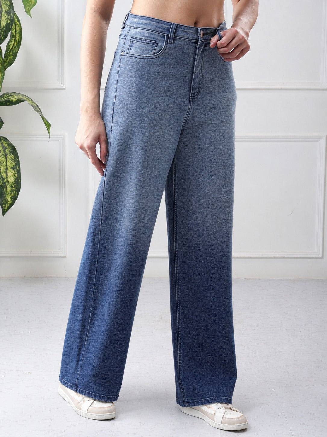 Women’s Light Blue Mid-Rise Straight Fit Jeans