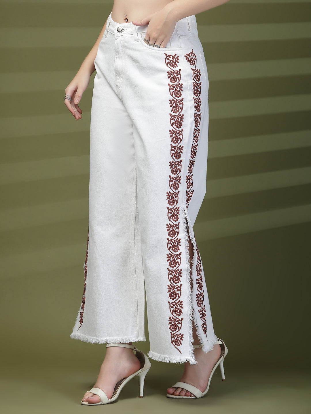 Embroidered white classic denim Jeans