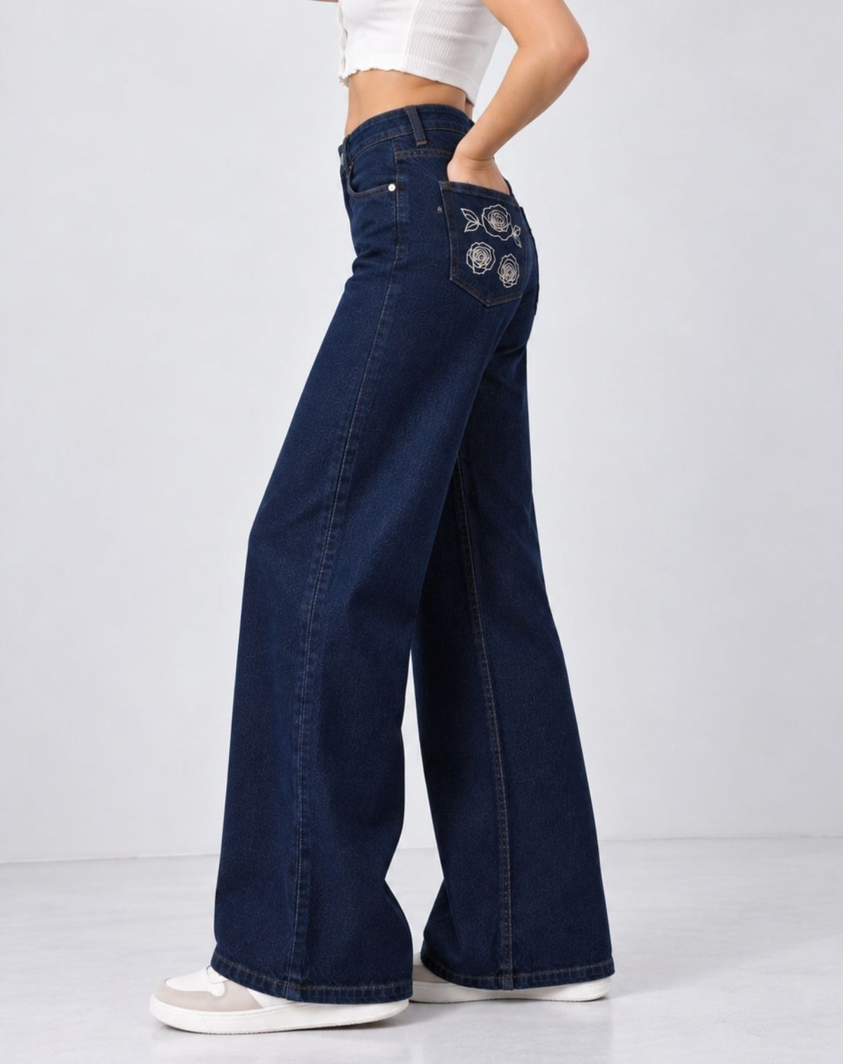 Women’s Blue Mid-Rise Straight Fit Jeans with Floral Embroidered Pockets