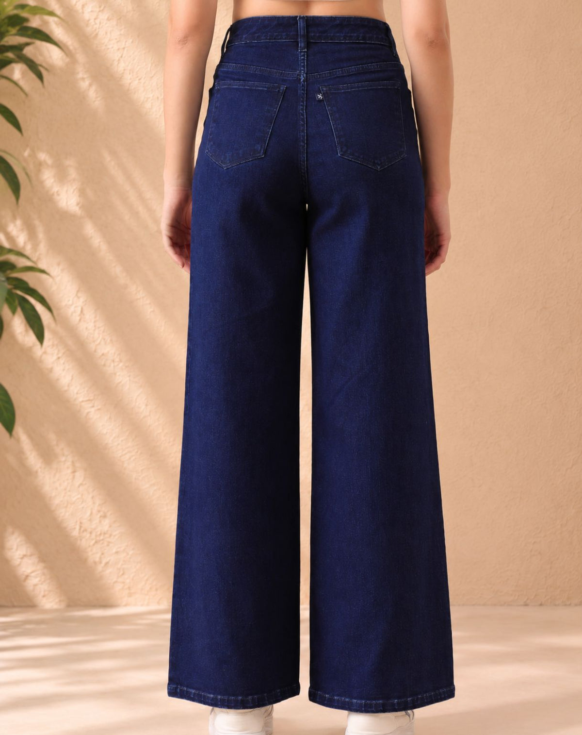 Women Blue Mid-Rise Straight Mid Embroidered Jeans