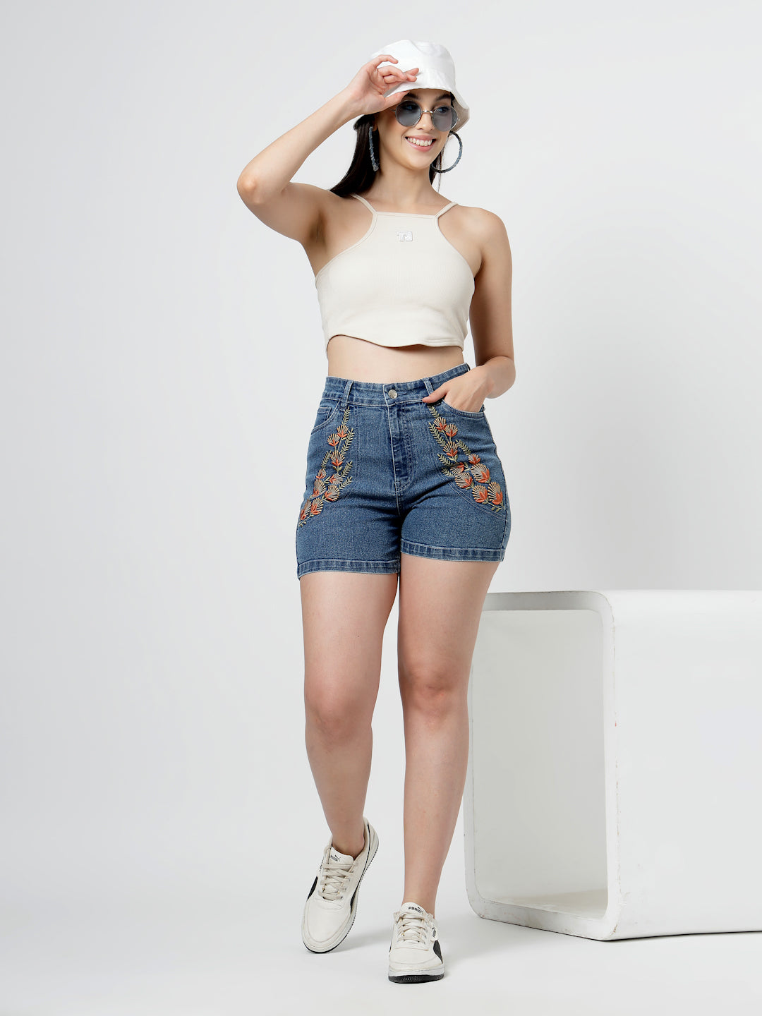 Embroidered Cotton-Blend Short with 5 Pockets