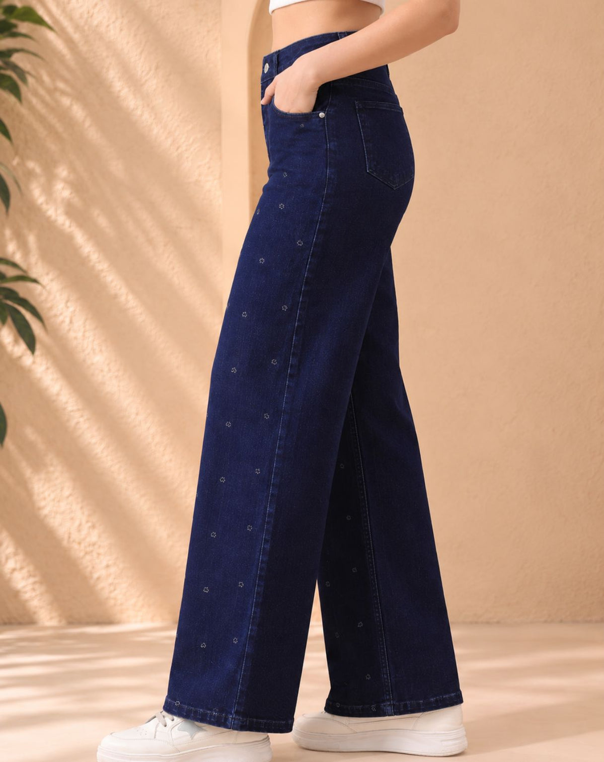 Women Blue Mid-Rise Straight Mid Embroidered Jeans