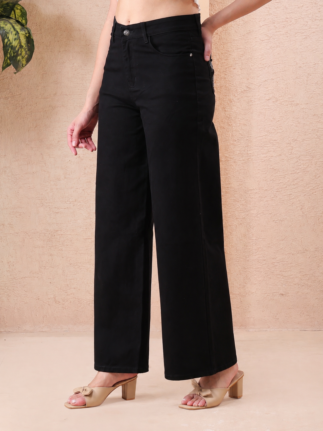 Women’s Black High-Rise Wide Leg Jeans with Floral Embroidered Pockets