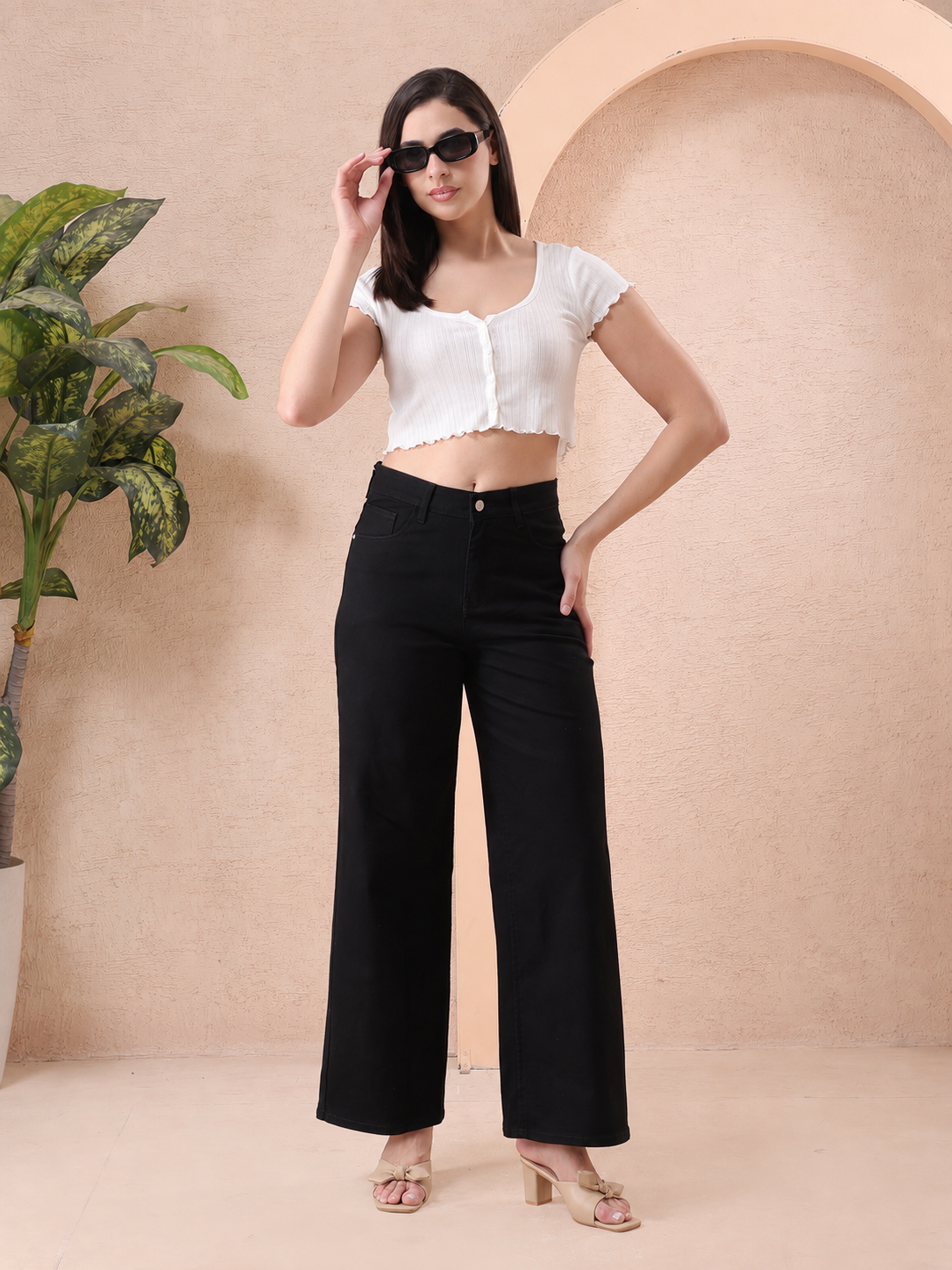 Women’s Black High-Rise Wide Leg Jeans with Floral Embroidered Pockets