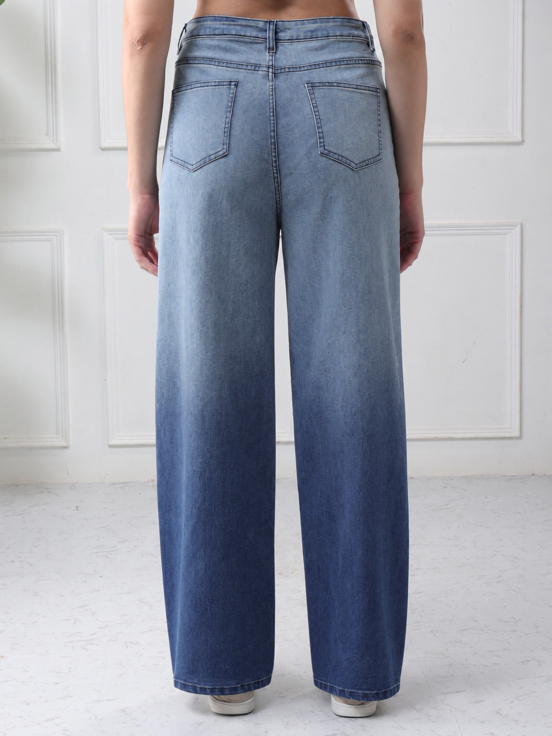 Women’s Light Blue Mid-Rise Straight Fit Jeans